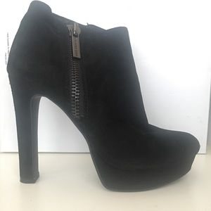 Gianni Bini black booties with zipper
